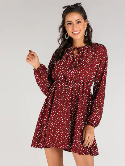 Vestido De Lunares De Cuello Con Cordón